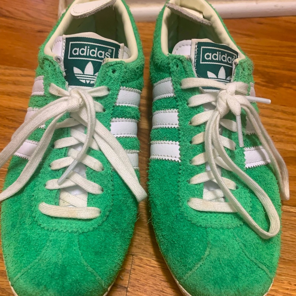 Women’s Adidas sneakers size 7. Hard to find color
